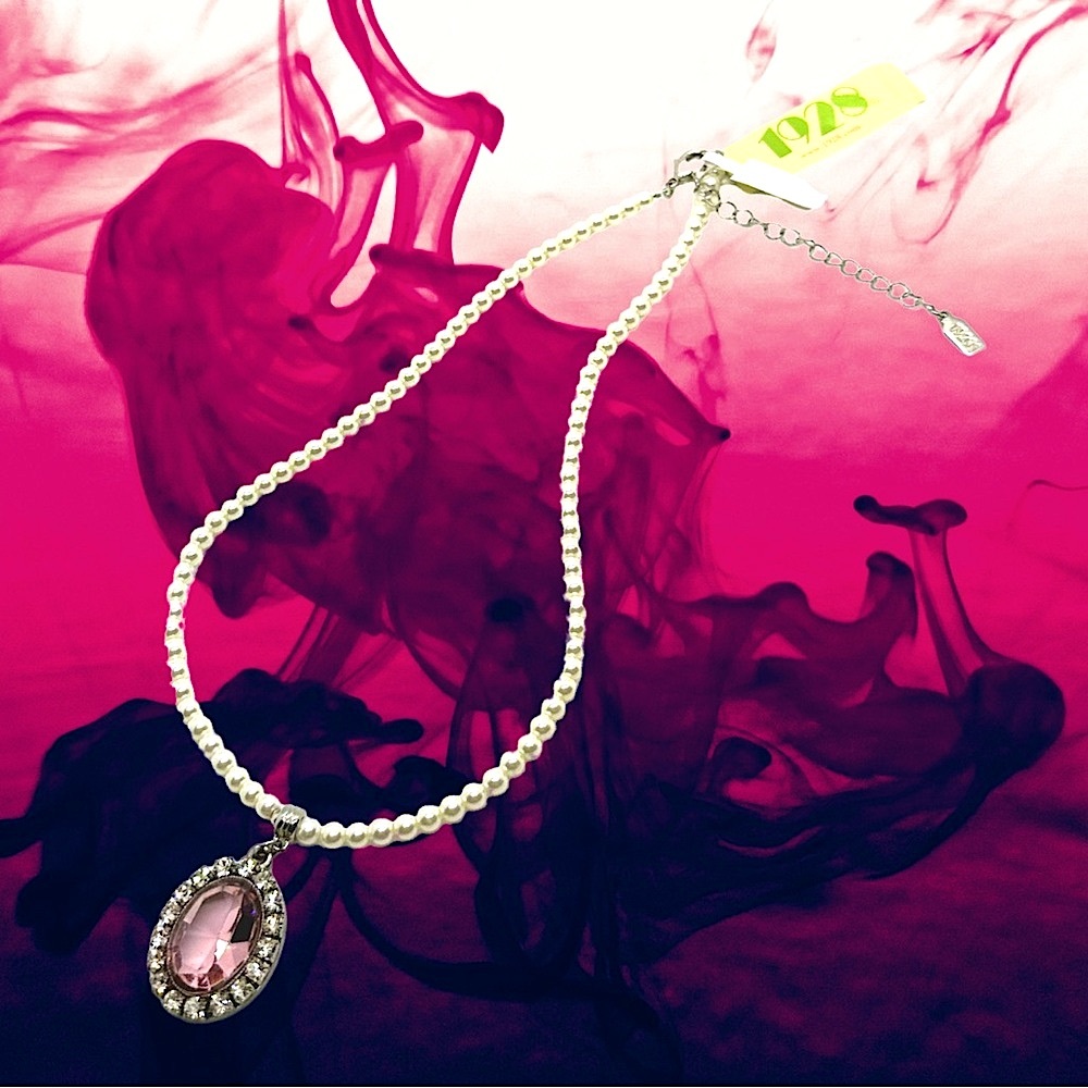 🆕1928 Women’s White Pearl Necklace with Pink Crystal Pendant❤️❤️